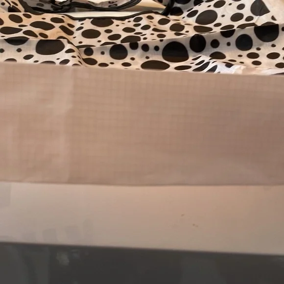 LAST 1-YAYOI KUSAMA LARGE CLASSIC BLACK AND WHITE DOTTED SHOPPER - Picture 7 of 8